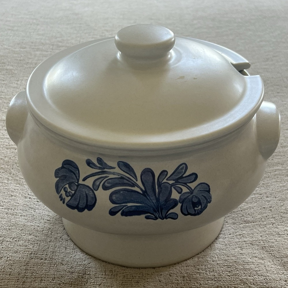Pfaltzgraff Yorktowne Vintage Stoneware Soup Tureen Serving Bowl Cottage Core